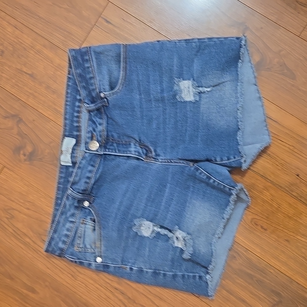 1826 Distressed Shorts